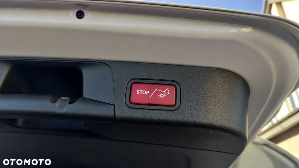 Mercedes-Benz GLB 200 4-Matic AMG Line 8G-DCT - 12