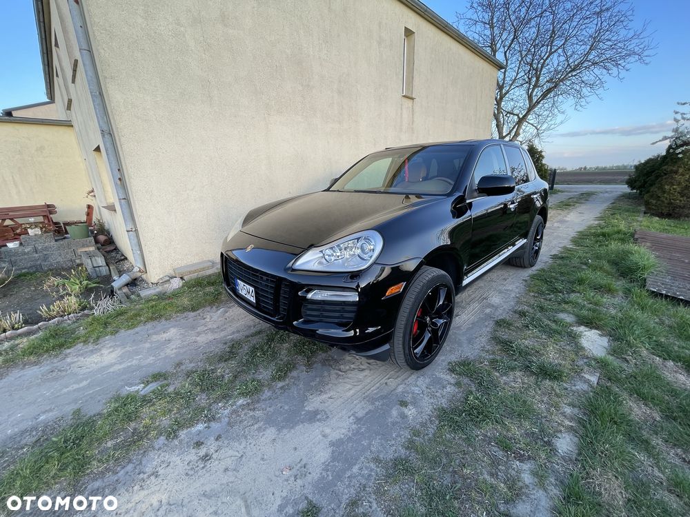 Porsche Cayenne - 1