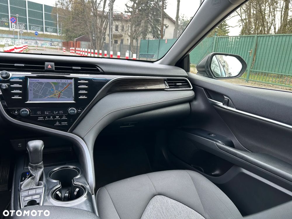 Toyota Camry 2.5 Hybrid Comfort CVT - 14