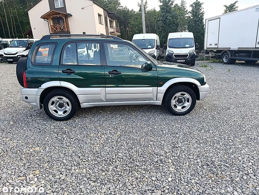 Suzuki Grand Vitara 2.0 - 9