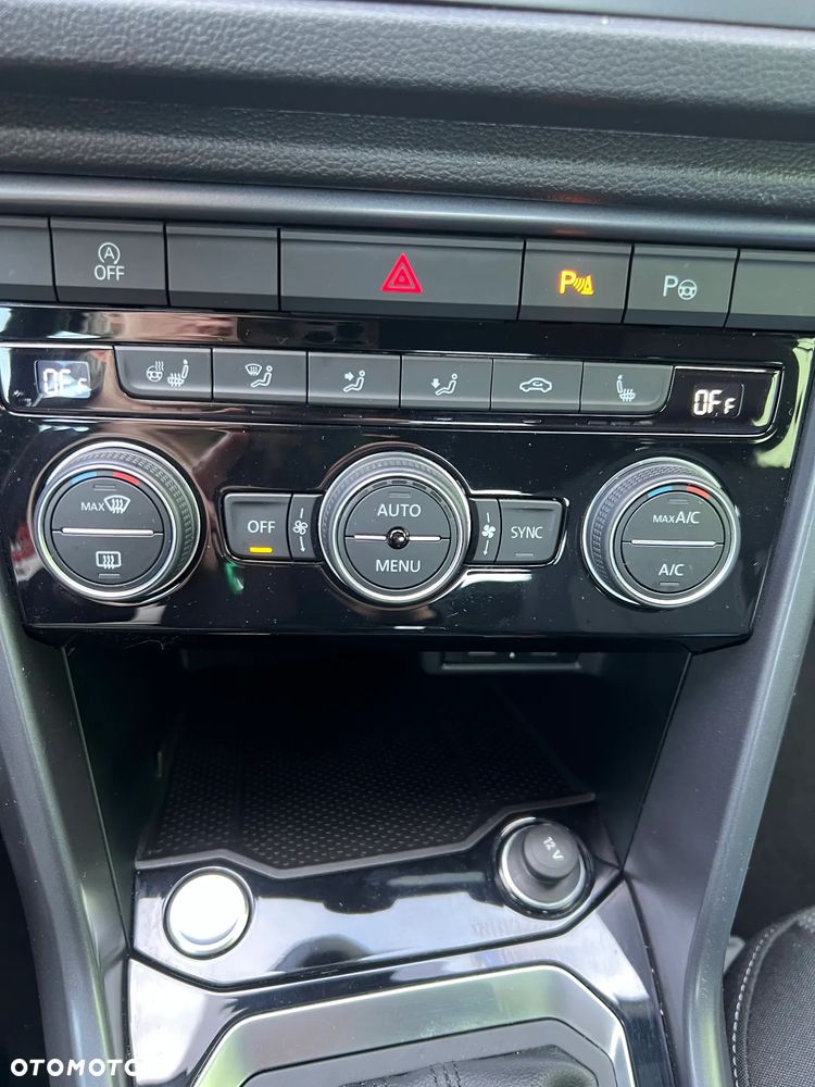 Volkswagen T-Roc - 21