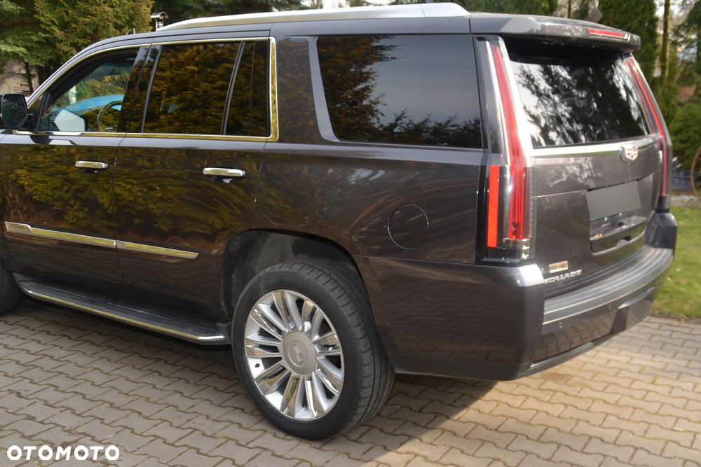 Cadillac Escalade - 5