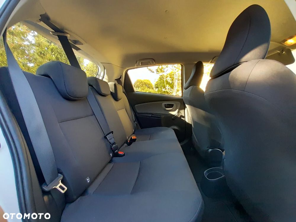 Toyota Yaris Hybrid 100 Active - 17