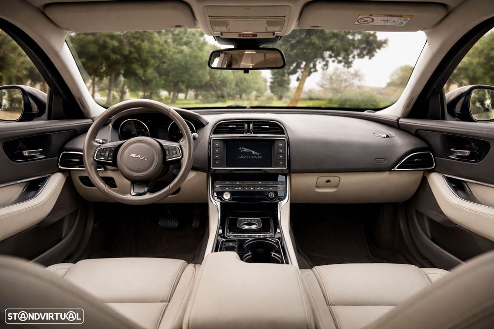 Jaguar XE 2.0 D Prestige AWD Aut. - 35