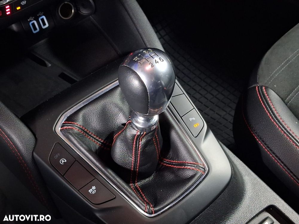 Ford Kuga - 25
