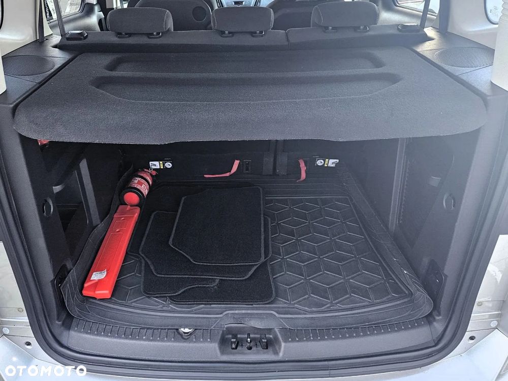 Ford Tourneo Courier - 17