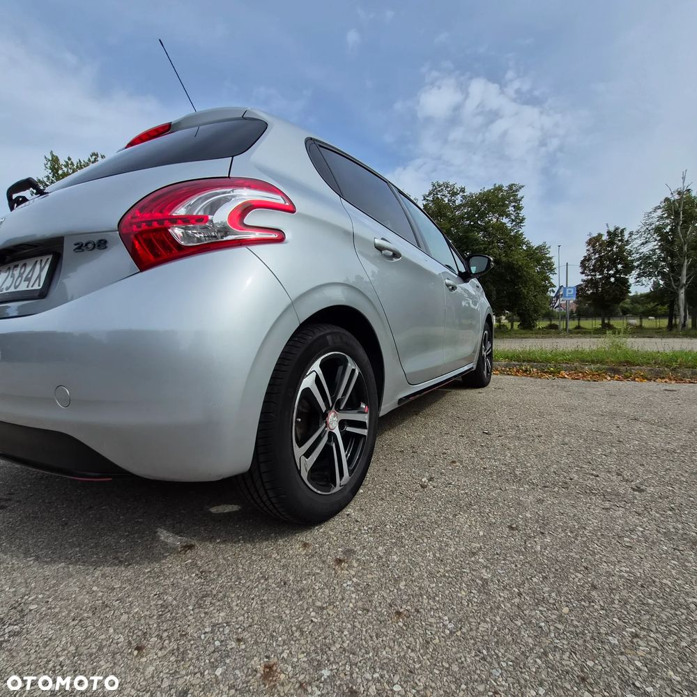 Peugeot 208 - 18