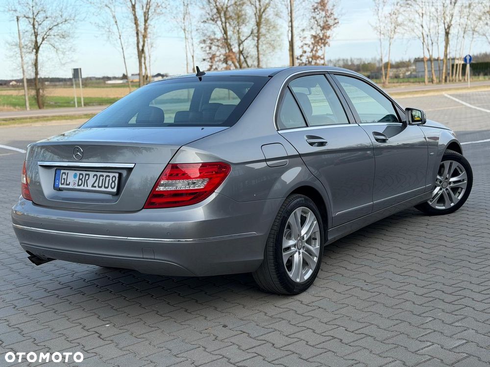 Mercedes-Benz Klasa C 180 CGI BlueEFFICIENCY Avantgarde - 23