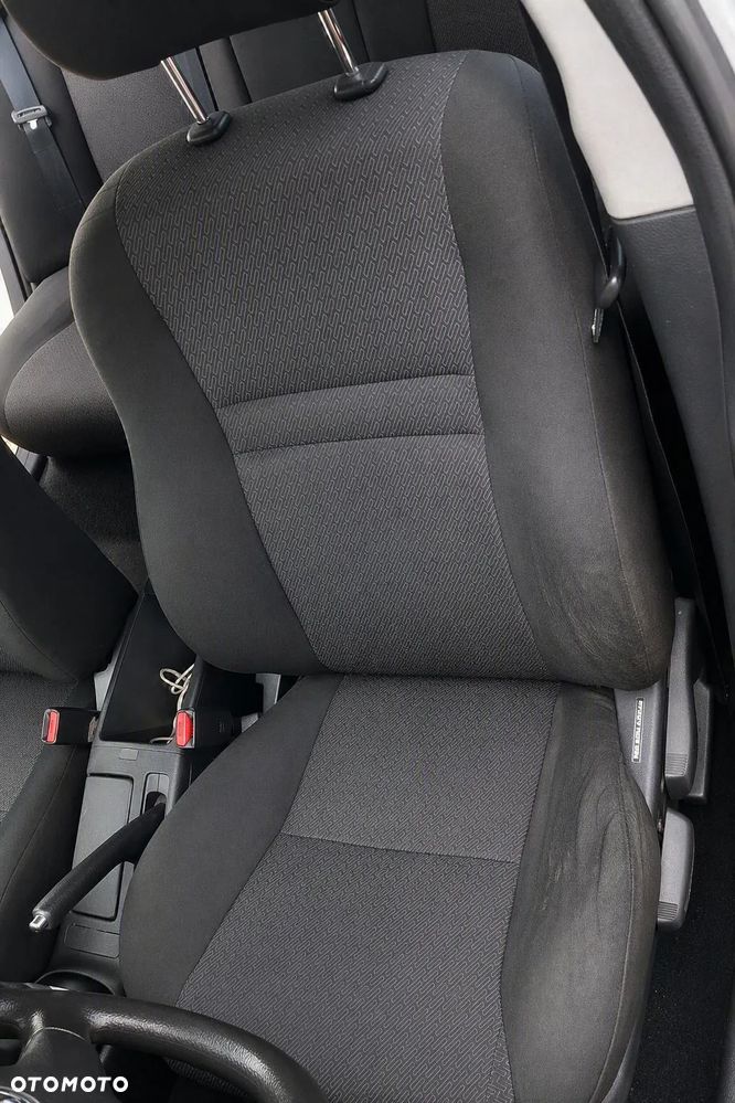 Toyota Avensis 2.0 D-4D Sol - 16