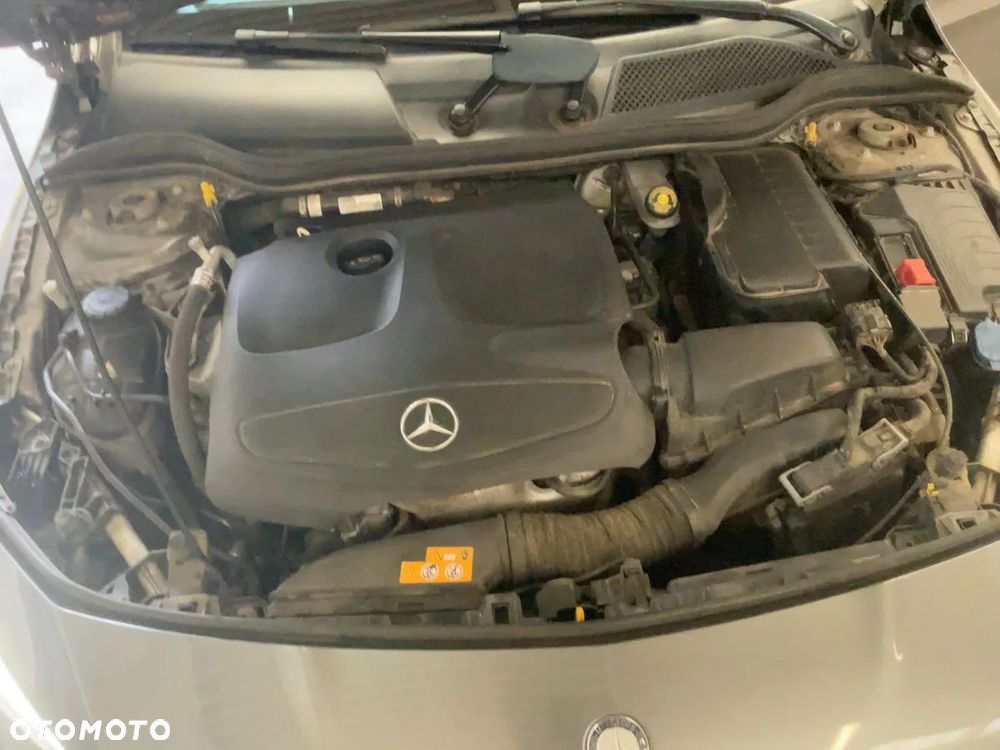 Mercedes-Benz CLA Shooting Brake 180 AMG Line - 11