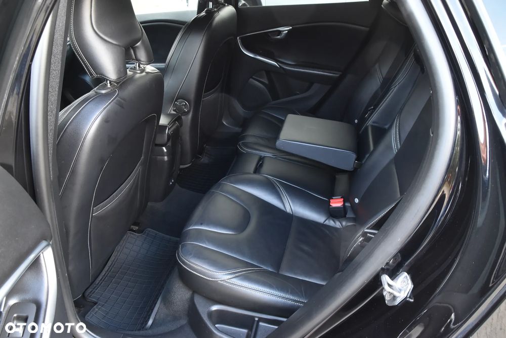Volvo V40 D3 R-Design - 17