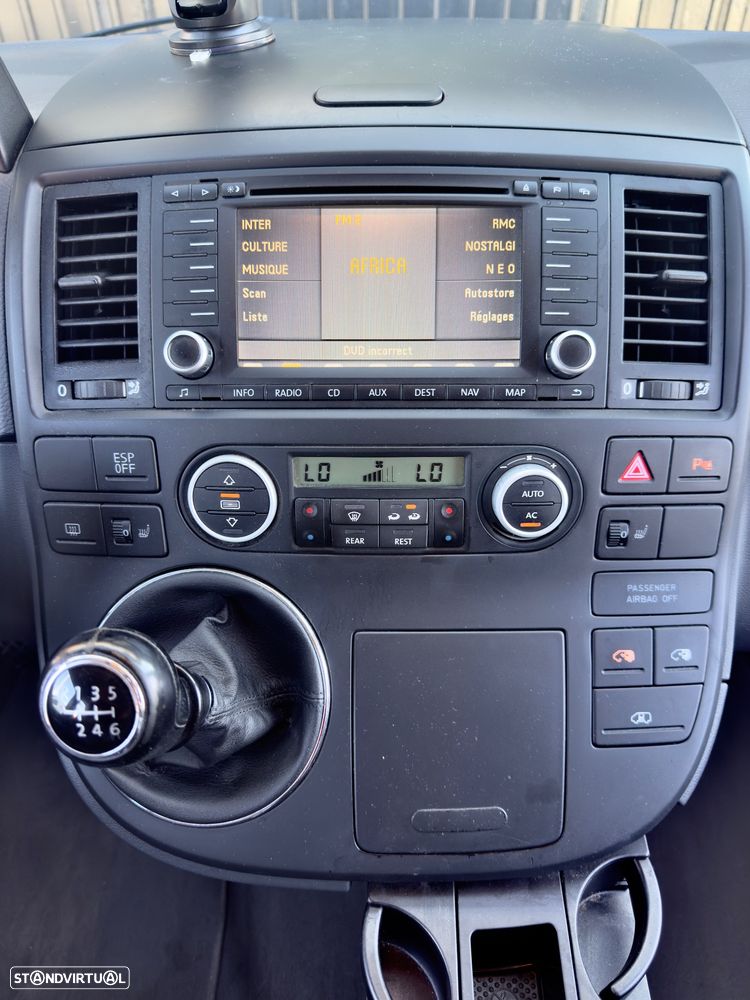 VW Multivan 2.5 TDi Highline - 16