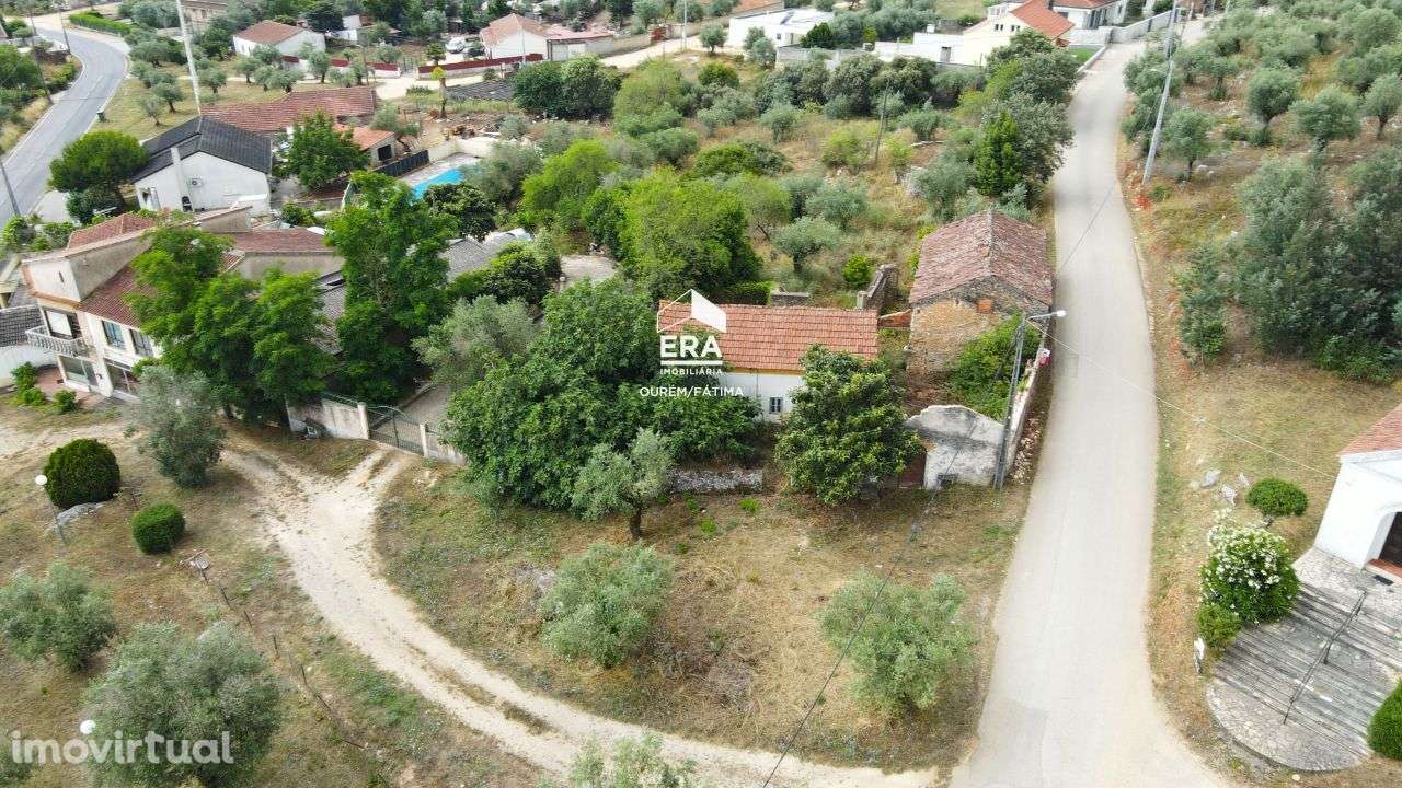 Moradia T3 localizada em Ourém - Grande imagem: 2/34