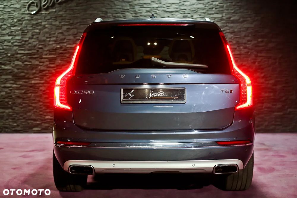 Volvo XC 90 - 9
