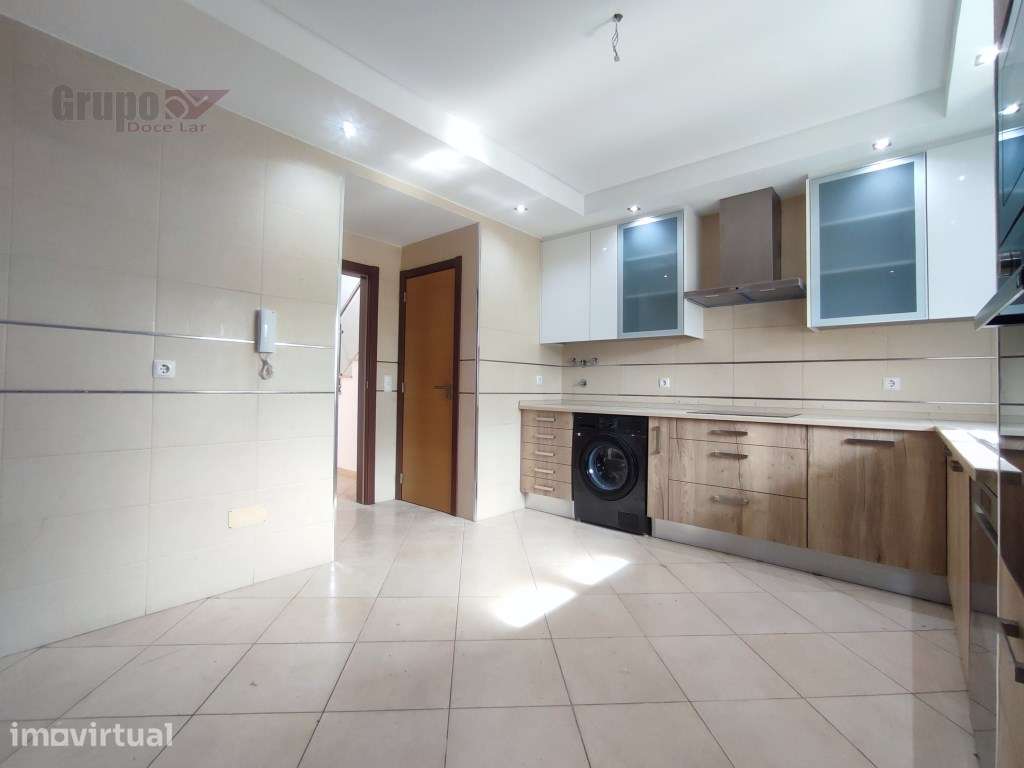 Onde o Refúgio Encontra a Conveniência: Moradia T2+1 nos Redondos - Grande imagem: 3/32