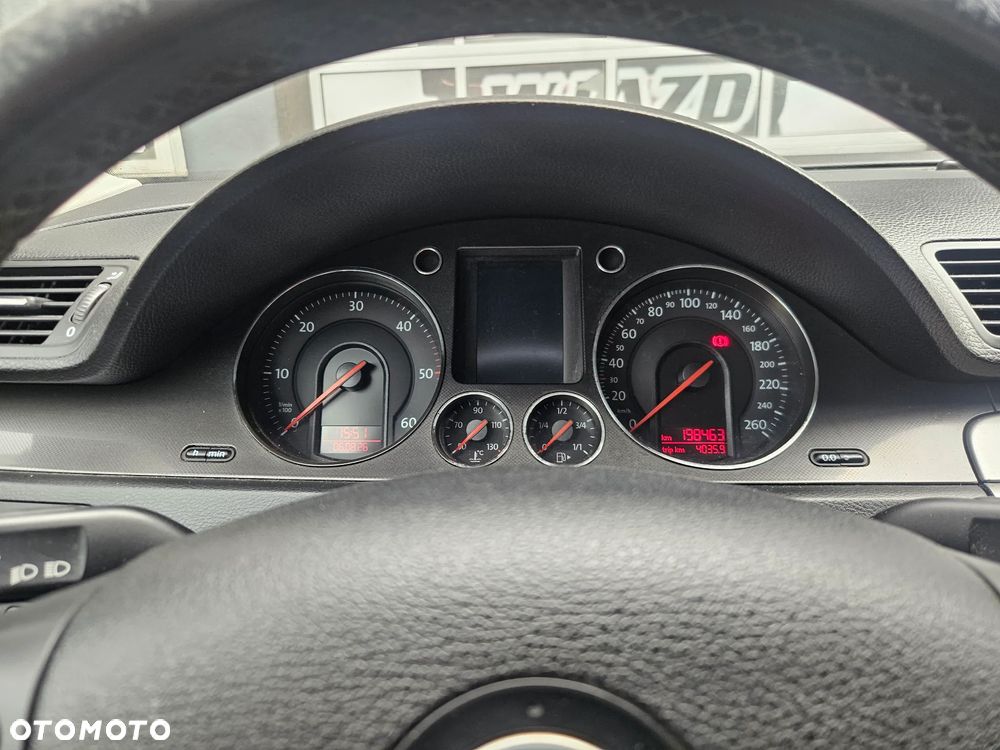 Volkswagen Passat 1.9 TDI Comfortline - 24