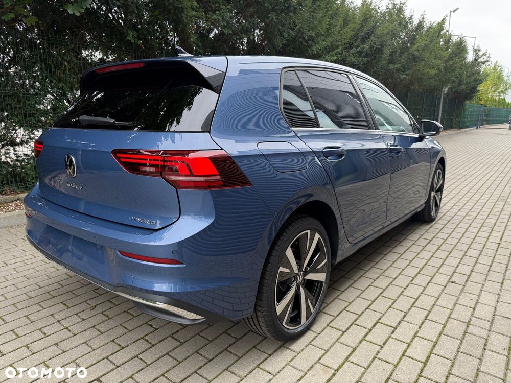 Volkswagen Golf - 8