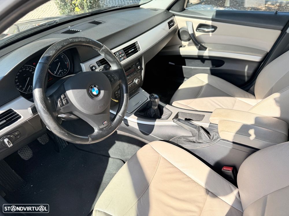 BMW 320 d Line Sport - 11
