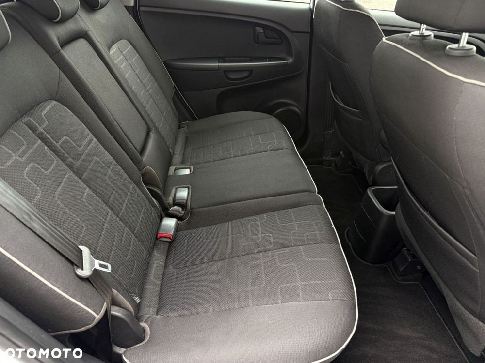 Kia Venga 1.4 CVVT UEFA EURO 2016 - 36