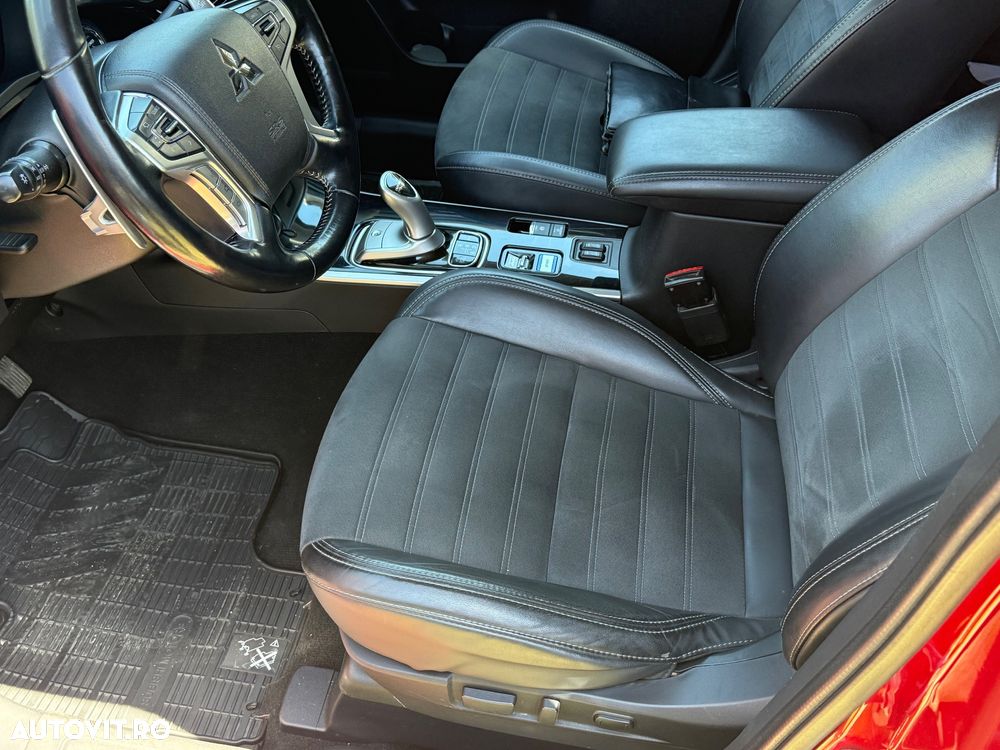Mitsubishi Outlander PHEV 2.4 L 4X4 Instyle - 14