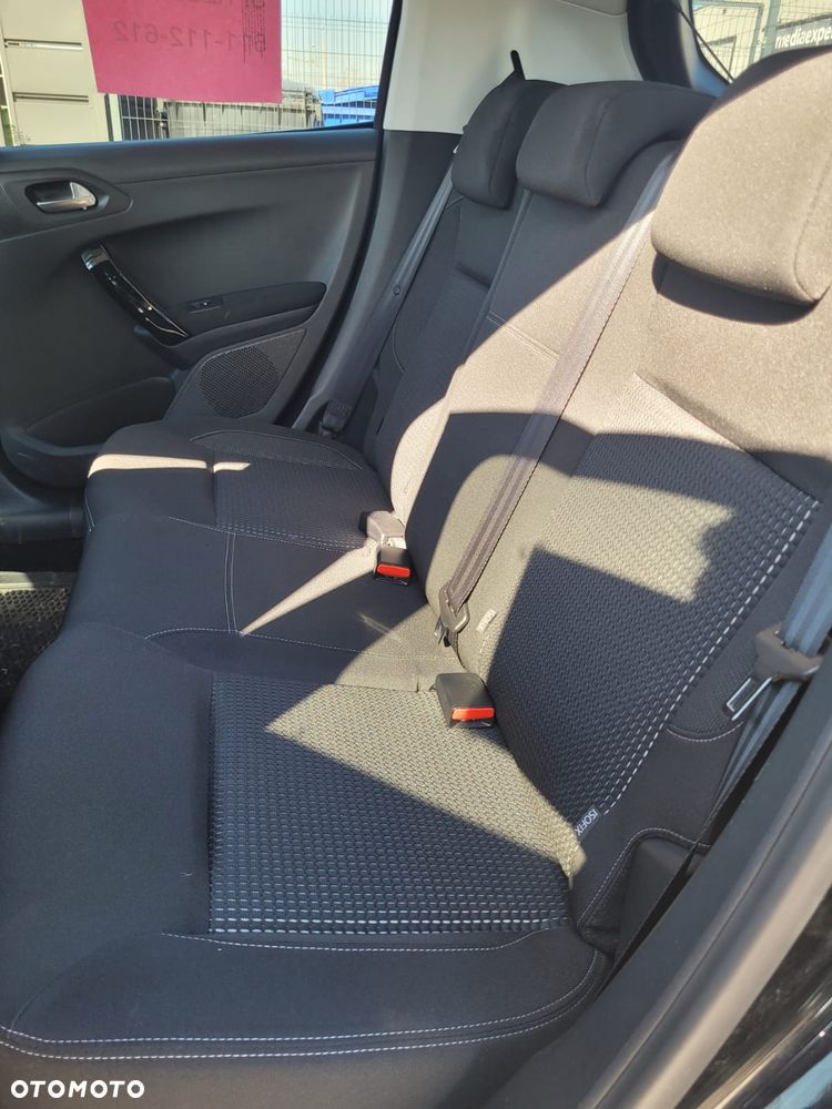 Peugeot 208 1.2 PureTech Allure - 8