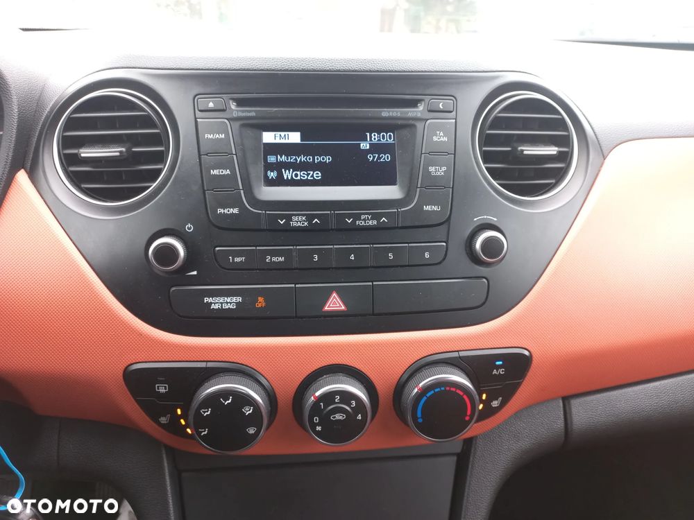 Hyundai i10 1.0 Fifa World Cup Edition - 18