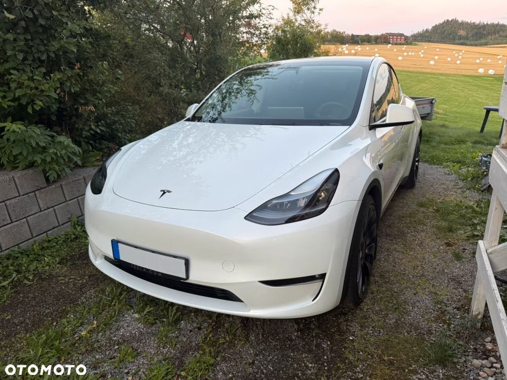 Tesla Model Y Performance AWD - 1