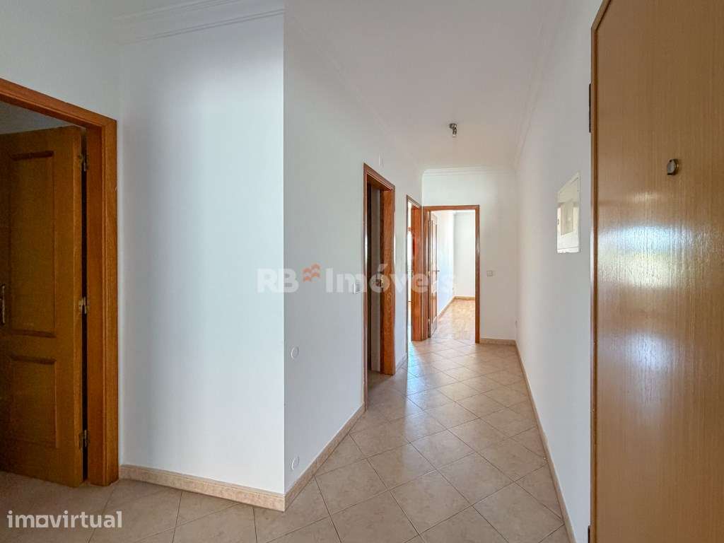 Apartamento T2 de 1º andar com garagem, no centro da cidade do Entr... - Grande imagem: 3/28