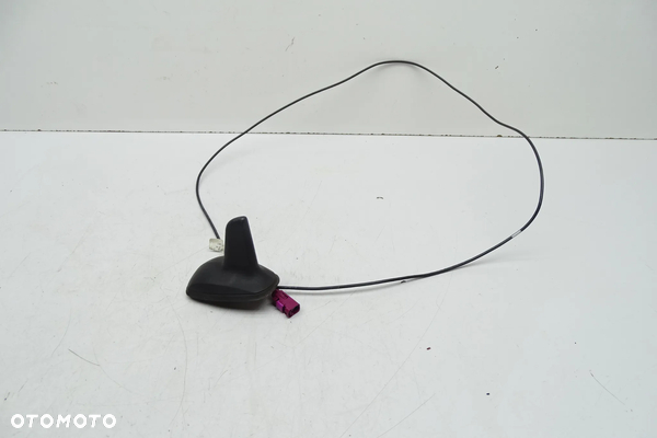 Mercedes C Klasa W204 Antena Pletwa 2049055804