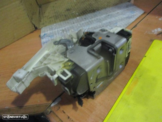Fecho A0997300235 MERCEDES W212 2011 TD 4 PINOS MERCEDES C S204 W204 FASE 2  2012 200CDI 136CV 5P PRETO TDRT 4 PINOS - 4