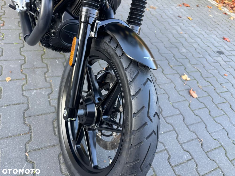 Moto Guzzi V7 - 24