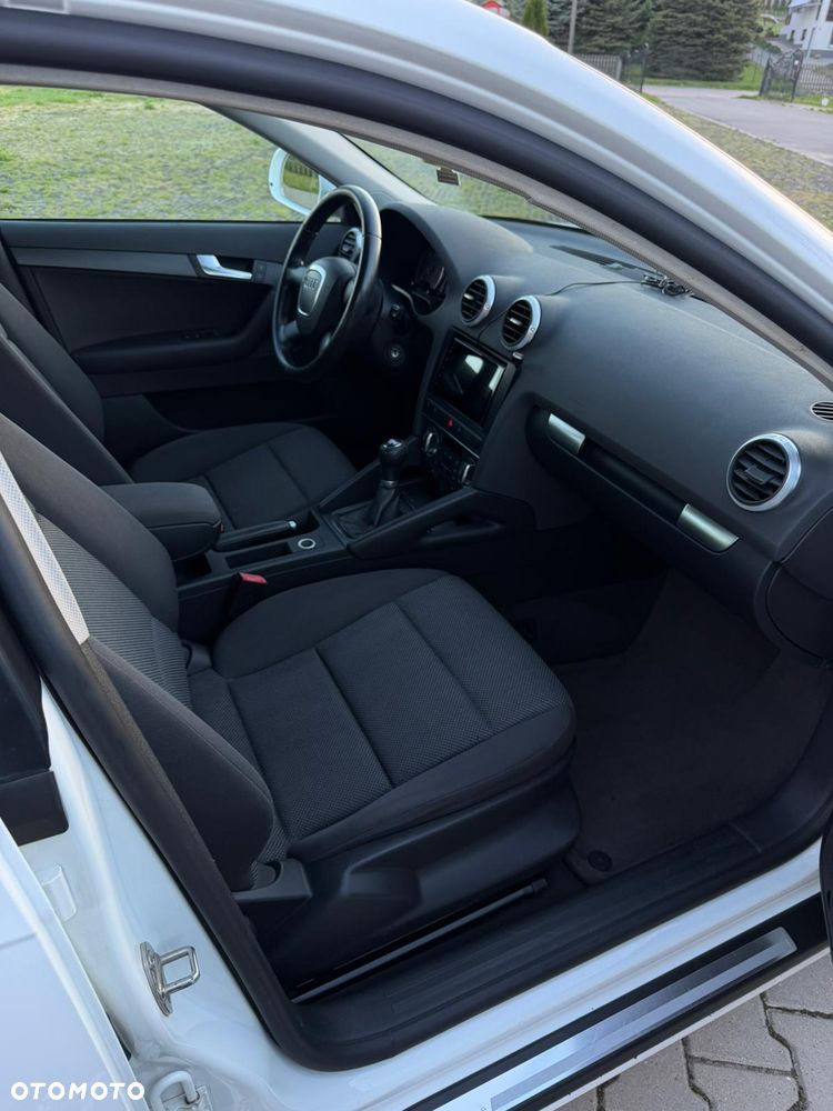 Audi A3 Sportback 1.6 TDI DPF Ambiente - 12