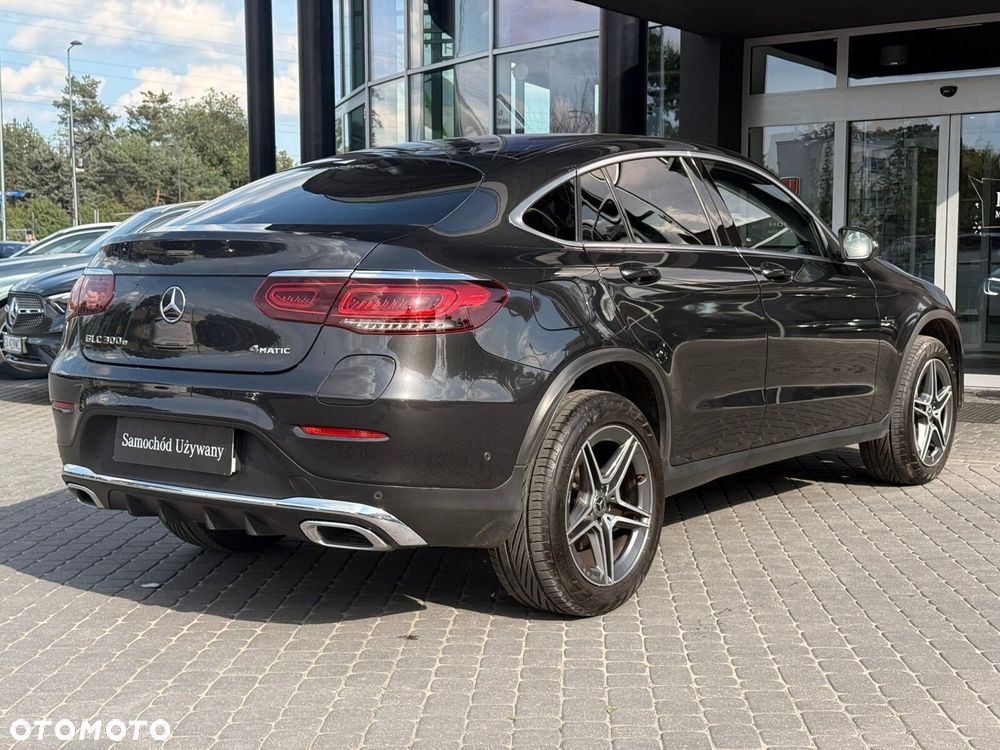 Mercedes-Benz GLC 300 e 4-Matic - 8
