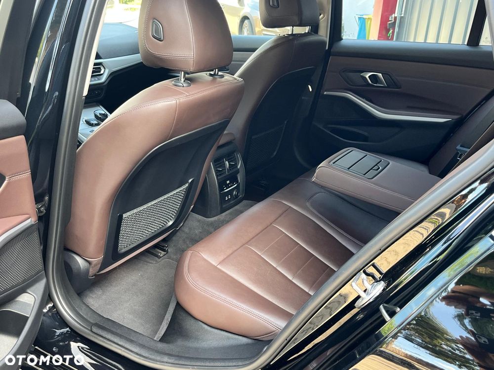 BMW Seria 3 330i xDrive Advantage sport - 30