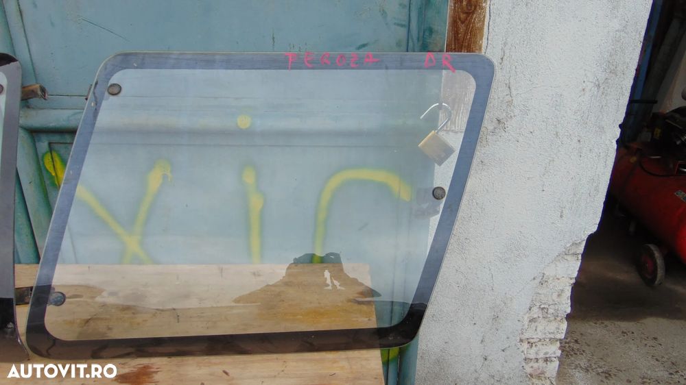 Geamuri spate stanga/dreapta Daihatsu Feroza hard top an 1994 - 2