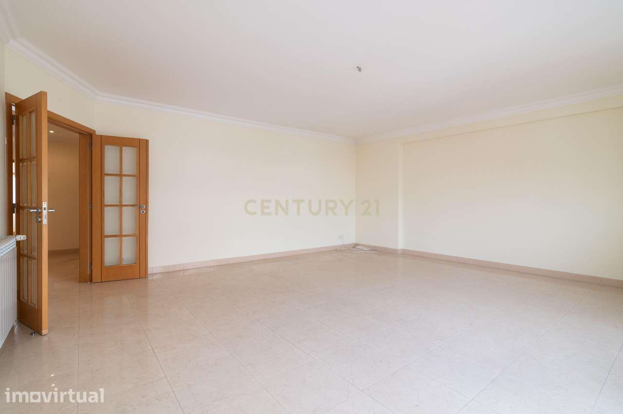 Apartamento T4 no Centro de Odivelas com Parqueamento para 3 Viaturas - Grande imagem: 3/35