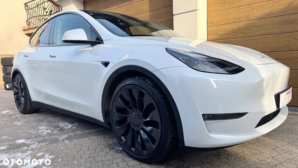 Tesla Y Performance AWD - 12