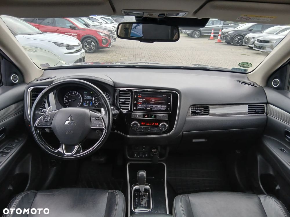 Mitsubishi Outlander 2.0 Instyle + 4WD CVT - 24