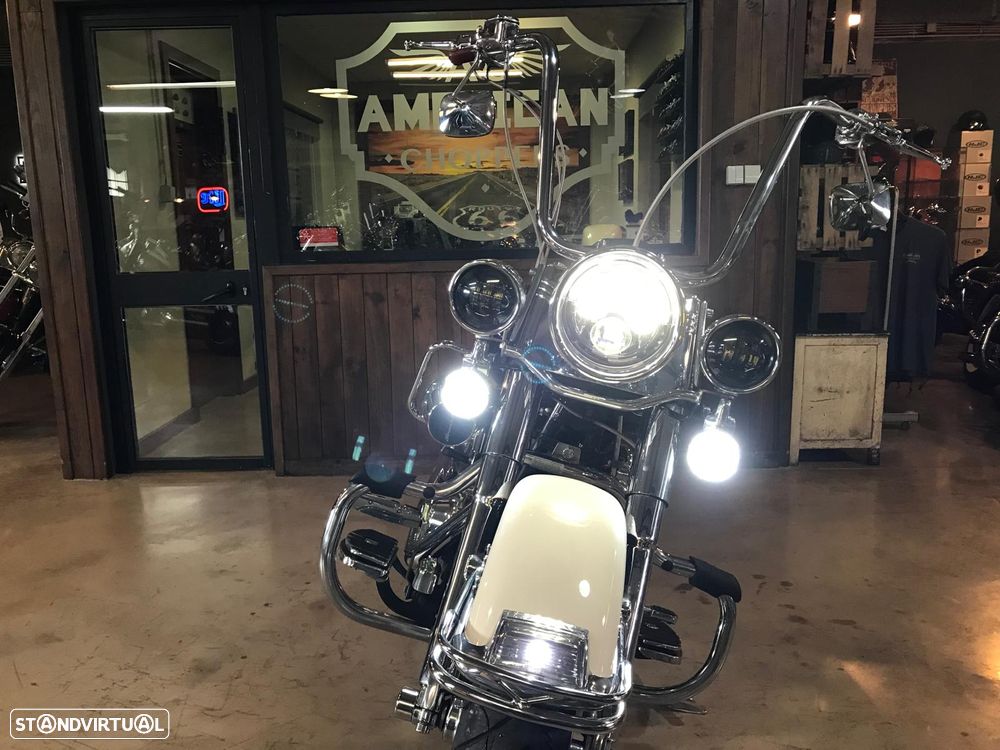 Harley-Davidson Softail Deluxe Chicano Vicla - 11