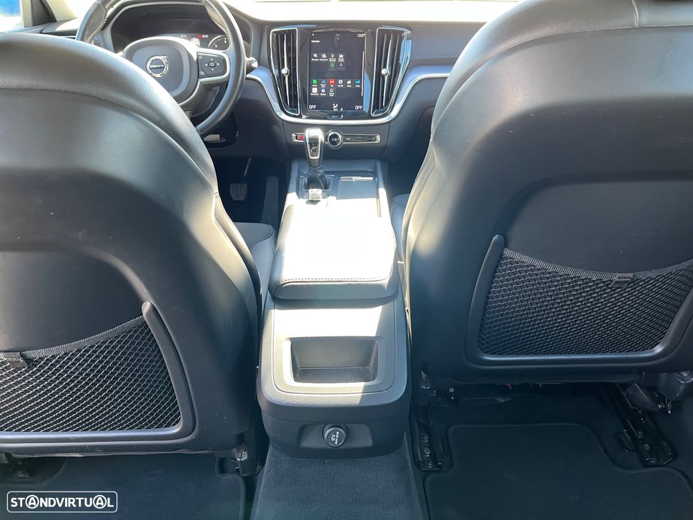 Volvo V60 2.0 D3 Momentum Plus - 54