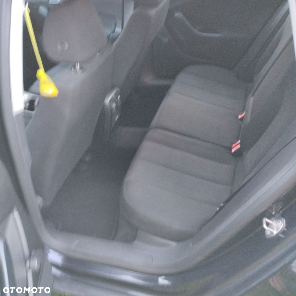 Volkswagen Passat 1.6 TDI DPF BlueMot Comfortline - 5
