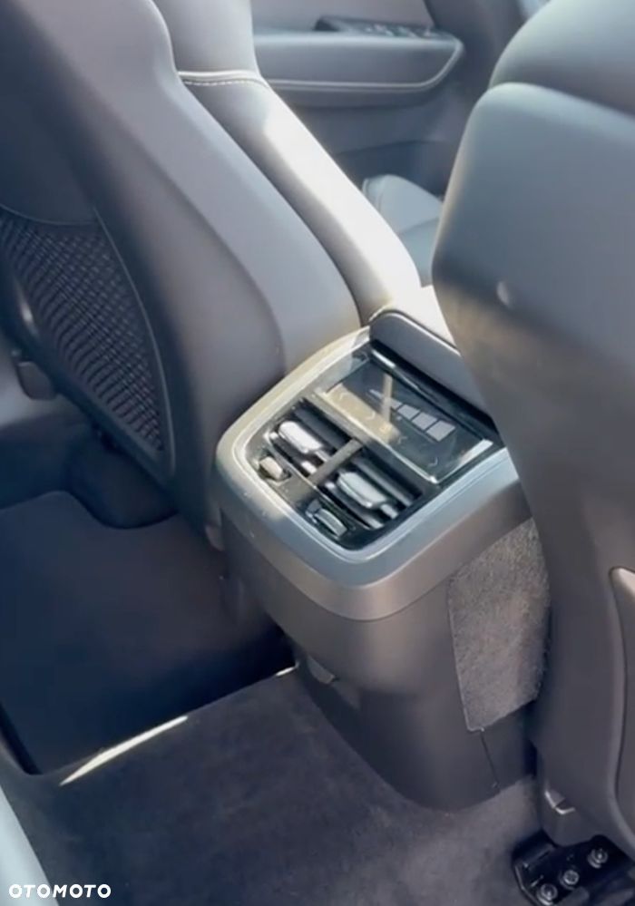 Volvo XC 60 B5 D AWD Ultimate Dark - 8