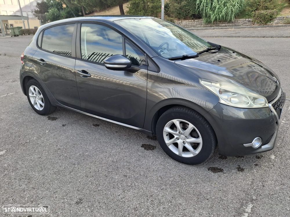 Peugeot 208 1.2 VTi SE Style - 3