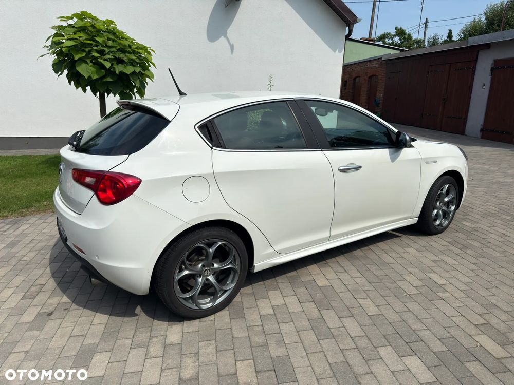 Alfa Romeo Giulietta 2.0 JTDM Distinctive - 5