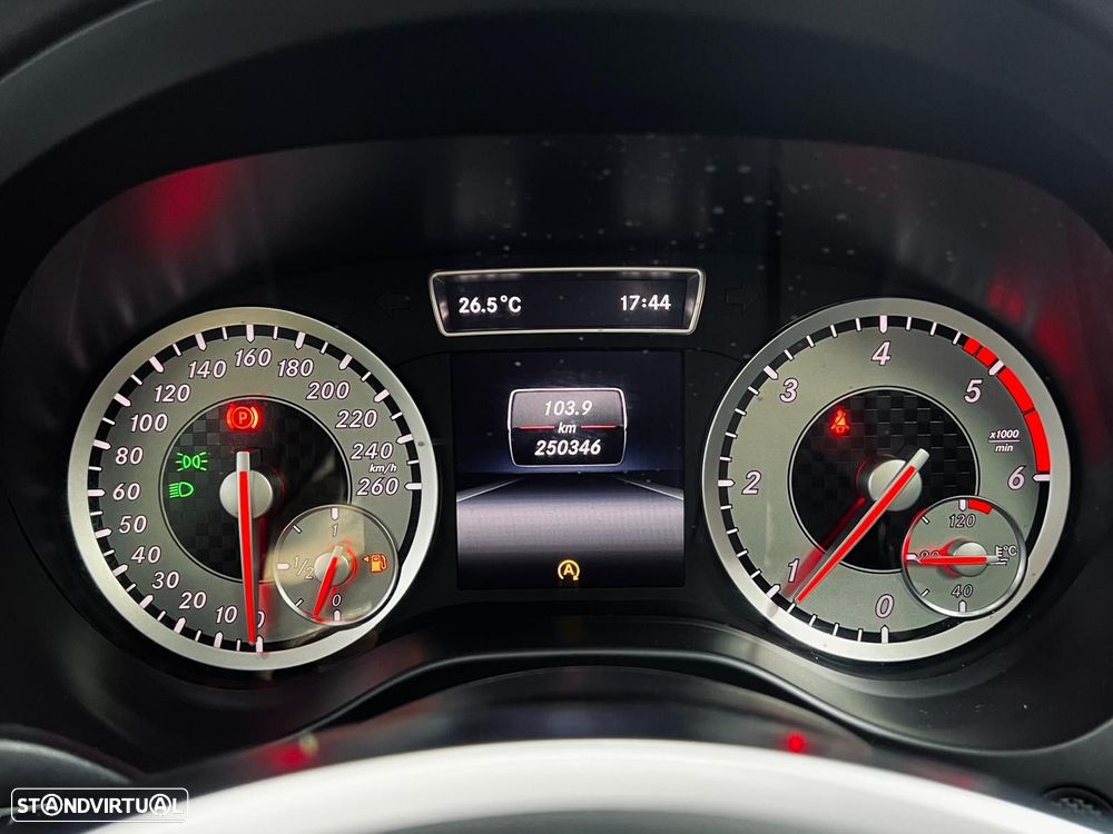 Mercedes-Benz A 180 d AMG Line - 22