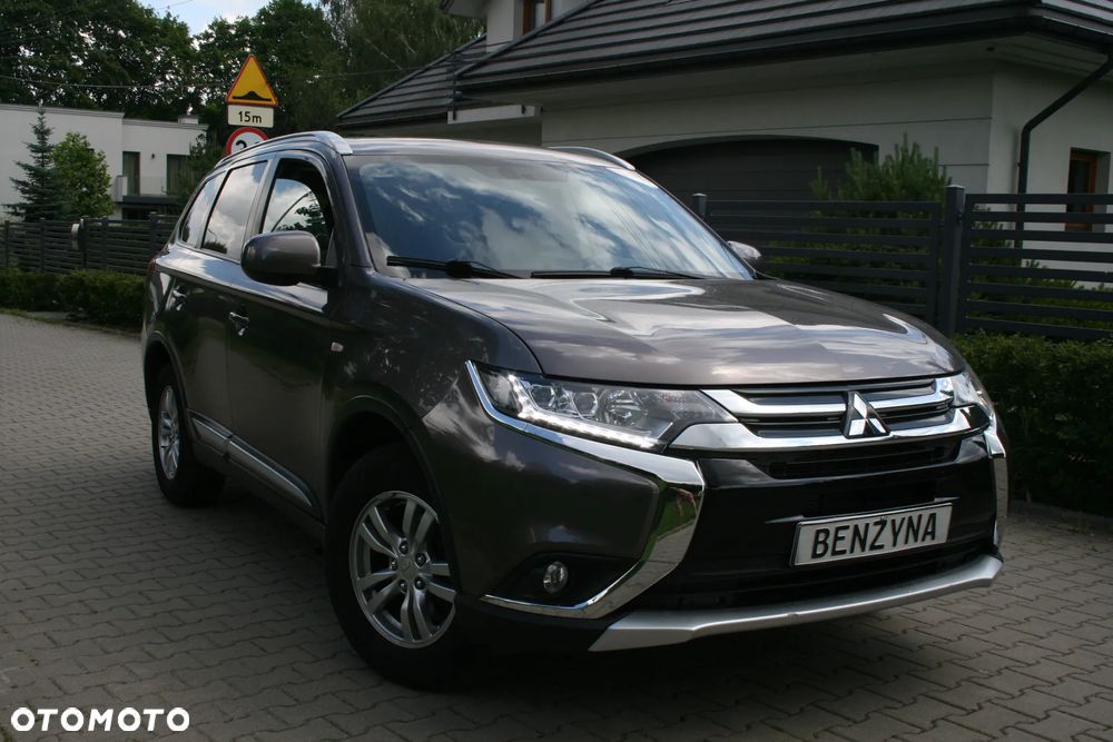 Mitsubishi Outlander 2.0 Invite + 2WD - 3