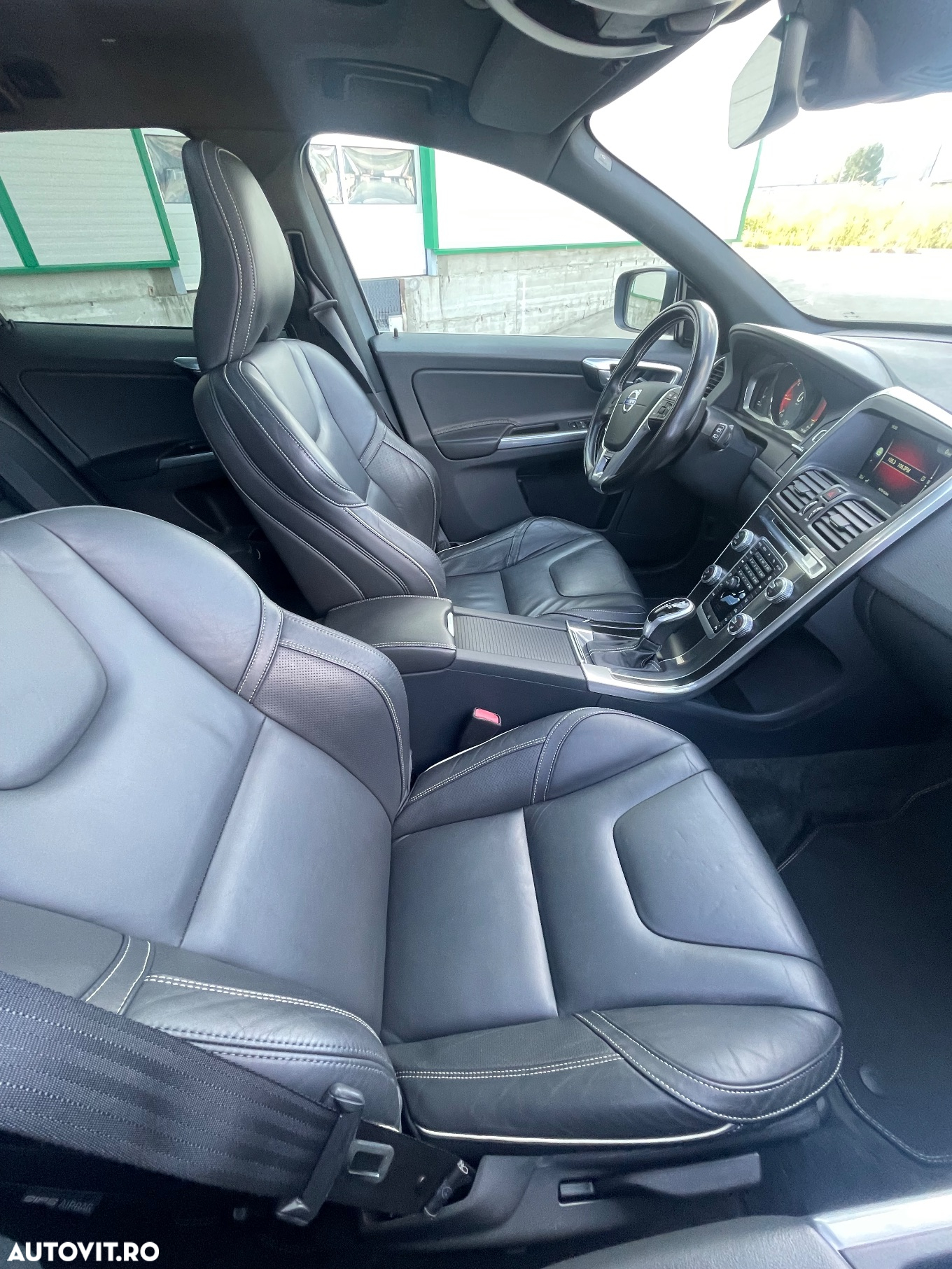 Volvo XC 60 D4 AWD R-Design - 27