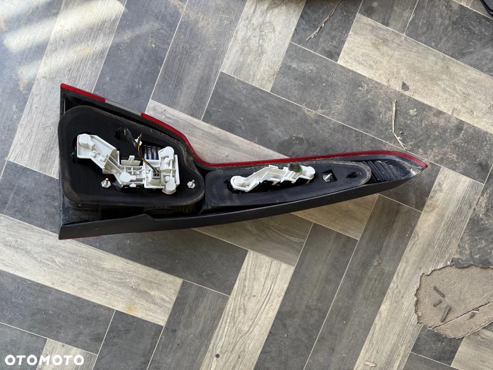 VOLVO V50 2005R LAMPA PRAWY TYŁ EUROPA - 4