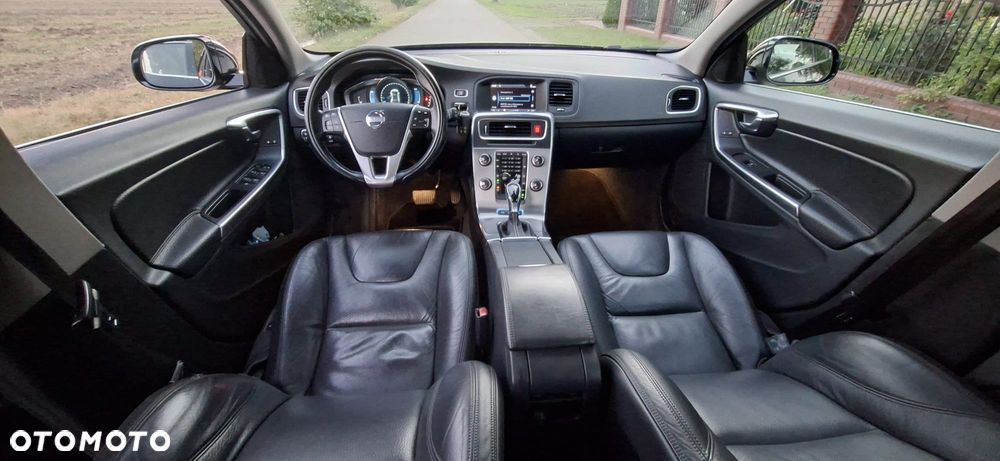 Volvo V60 D6 AWD Plug-in Hybrid Summum - 10