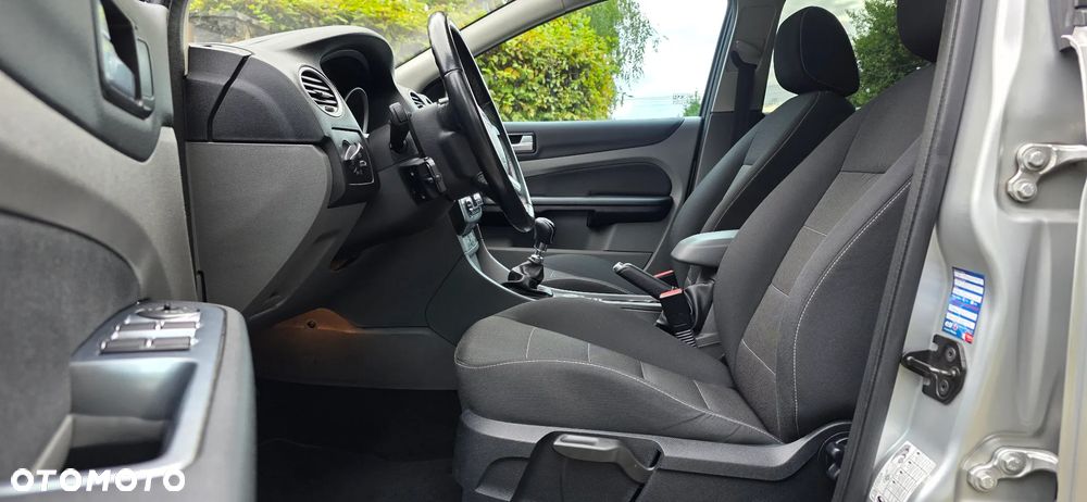 Ford Focus 2.0 TDCi DPF Titanium - 11
